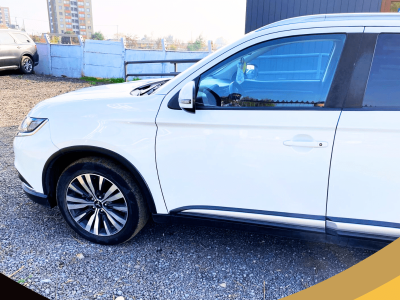 MITSUBISHI OUTLANDER 2020